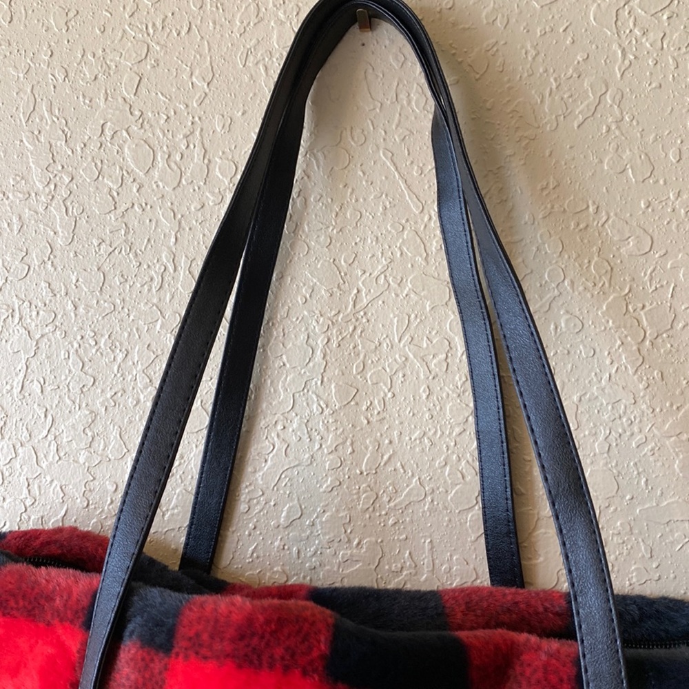 Faux Fur Black and Red Buffalo Plaid Zipper Tote Bag - Picture 8 of 13